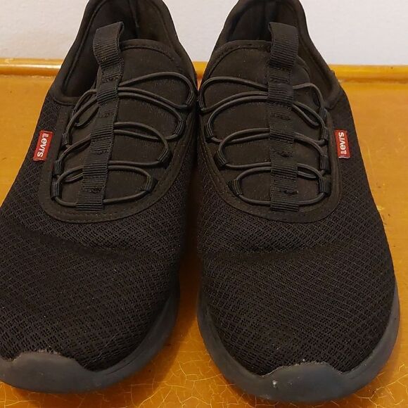 MEN LEVIS SNEAKERS SIZE 7 - Picture 1 of 6